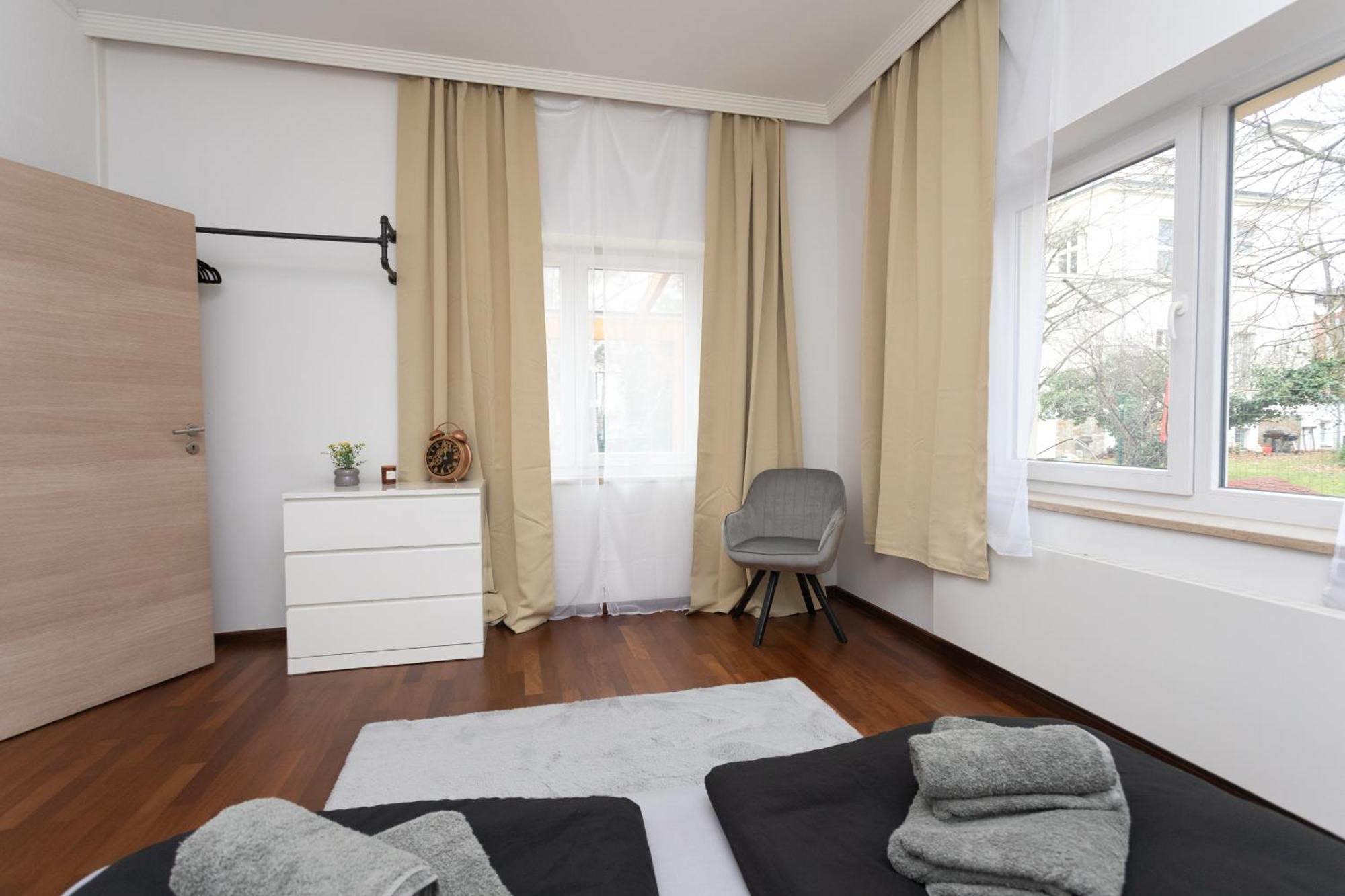 Stadthaus Mit 2 Schlafzimmern & Wohnzimmer Mit Kamin - Kostenloser Privat-Parkplatz Auf Dem Grundstueck Leipzig Exterior foto