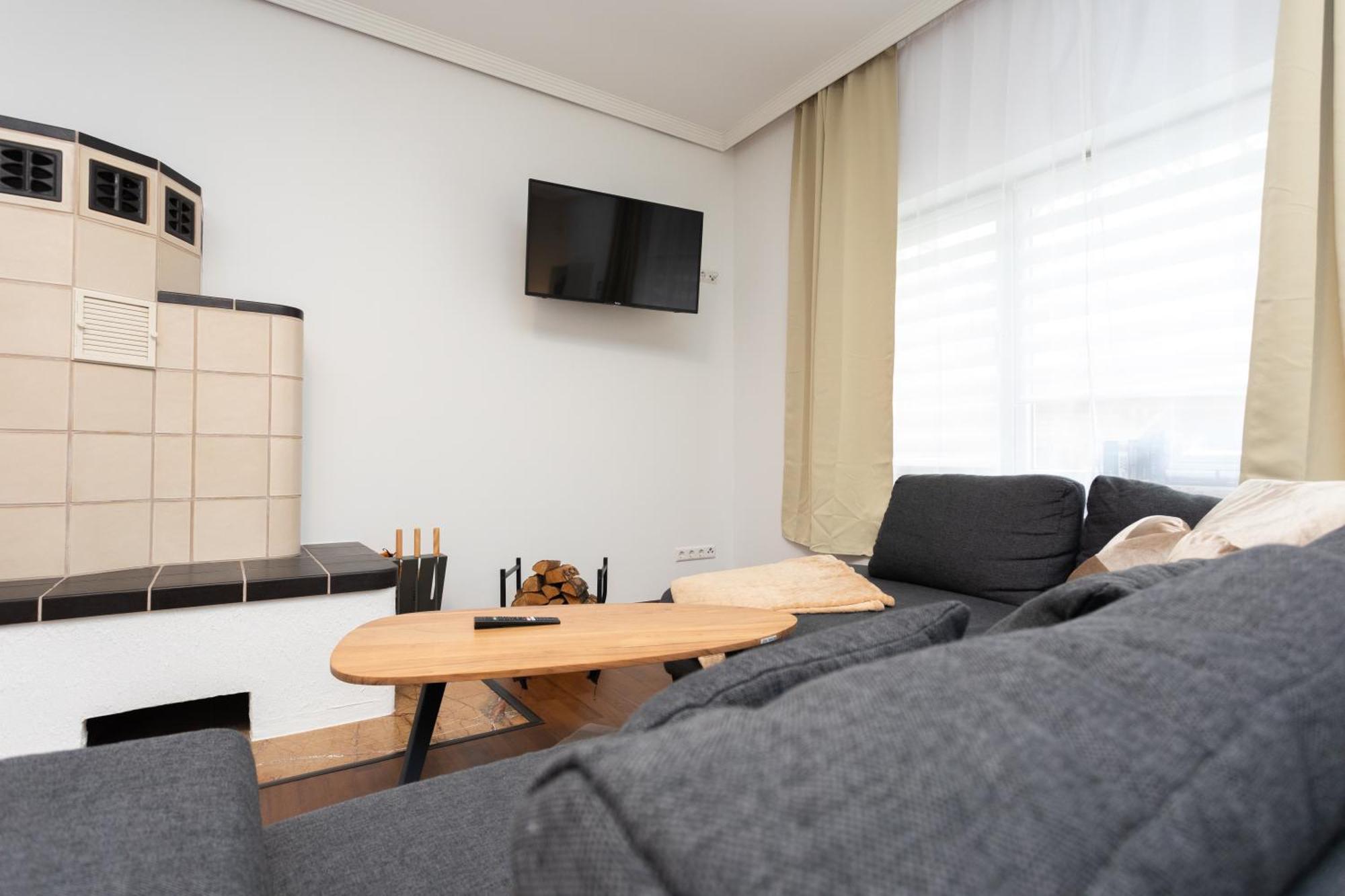 Stadthaus Mit 2 Schlafzimmern & Wohnzimmer Mit Kamin - Kostenloser Privat-Parkplatz Auf Dem Grundstueck Leipzig Exterior foto